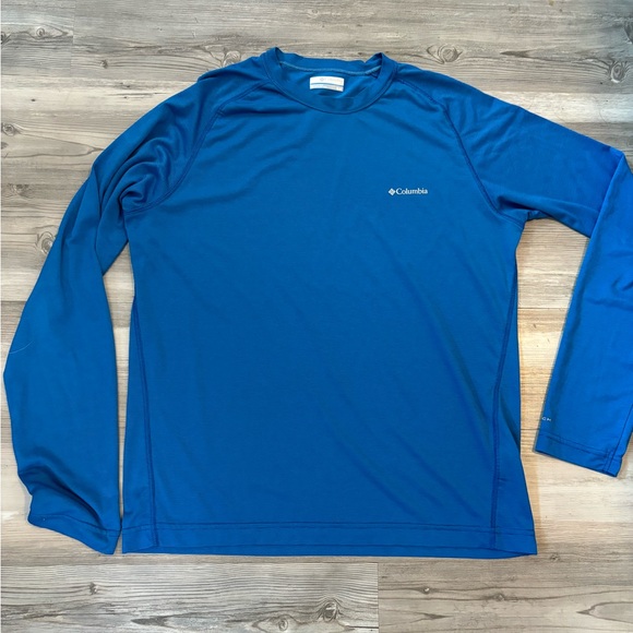 Columbia Long Sleeve Shirt Size Medium, pit to pit is 20, length is 25 - Picture 6 of 6